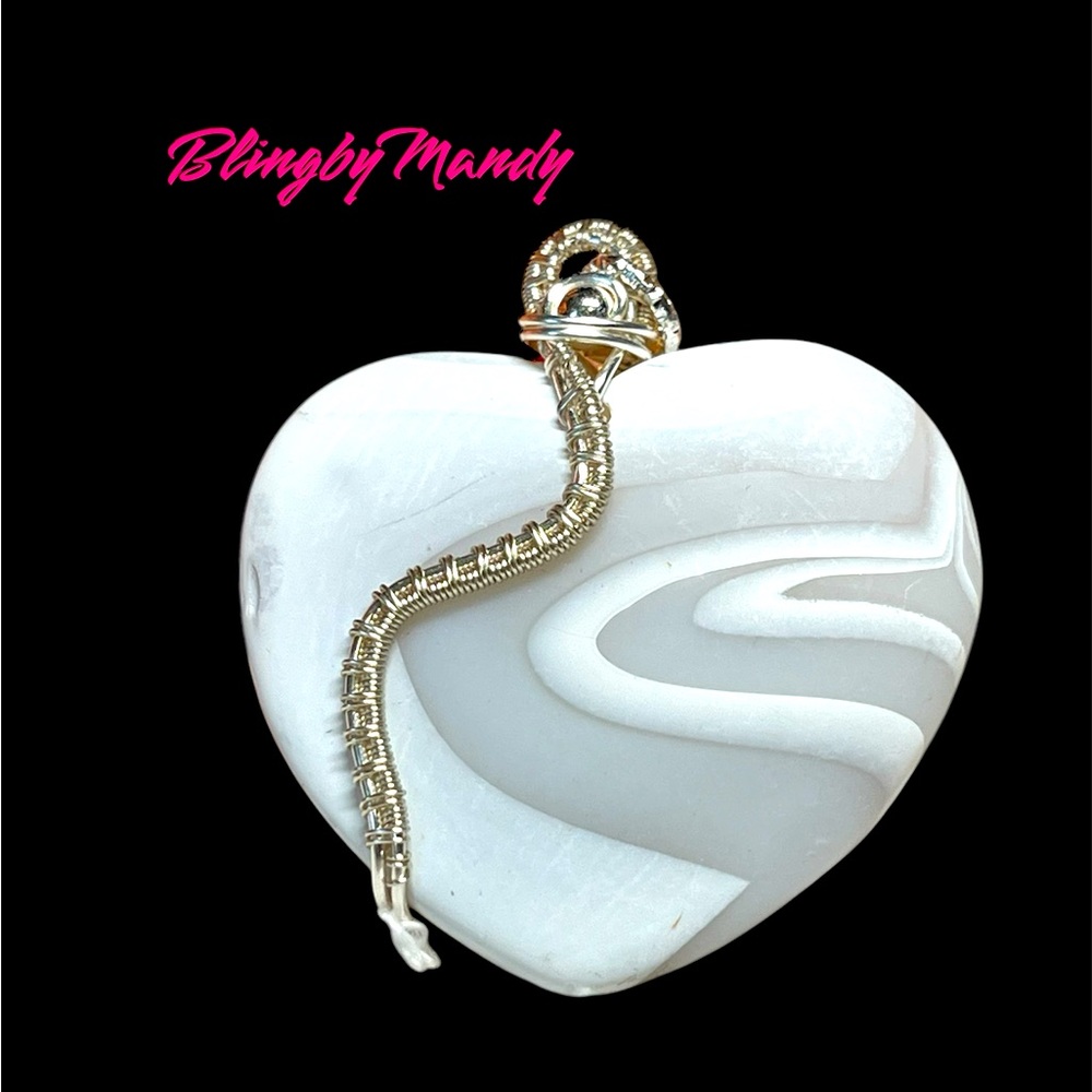 💙artisan striped agate matte heart wire wrapped pendant